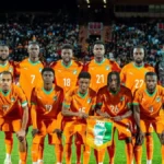 Performance: L'équipe nationale de football de Côte d'Ivoire, « Les Éléphants », posant pour une photo d'équipe dans leur maillot orange traditionnel lors de la fenêtre internationale de la FIFA de mars 2026, avant leurs matchs amicaux et les éliminatoires de la Coupe du Monde 2026.
