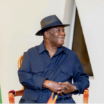 Administration: Le président ivoirien Alassane Ouattara en costume formel, représentant le remaniement préfectoral de 2026 et la réorganisation stratégique de l'administration régionale pour soutenir le Plan National de Développement en Côte d'Ivoire.