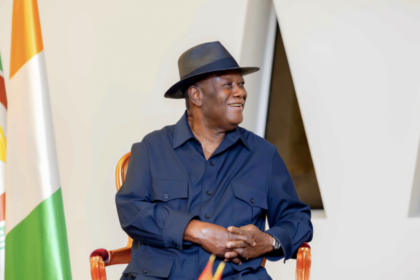 Administration: Le président ivoirien Alassane Ouattara en costume formel, représentant le remaniement préfectoral de 2026 et la réorganisation stratégique de l'administration régionale pour soutenir le Plan National de Développement en Côte d'Ivoire.