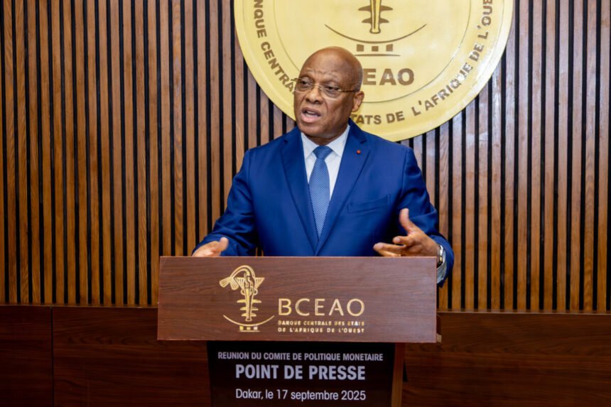 Économie: Le siège de la Banque Centrale des États de l'Afrique de l'Ouest (BCEAO) à Dakar, représentant la décision stratégique de mars 2026 de baisser les taux d'intérêt à 3,00 % pour stimuler la croissance économique et l'accès au crédit dans la zone UEMOA.