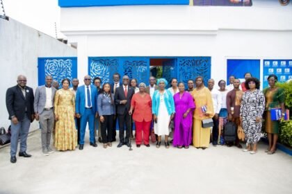 transformation: Des experts et officiels de la Chaire UNESCO et de l'OCDE présentant les résultats préliminaires de l'Enquête Nationale sur la Masculinité (EMASCI) à Abidjan le 24 mars 2026, visant à déconstruire les normes de genre restrictives et à promouvoir la masculinité positive en Côte d'Ivoire.