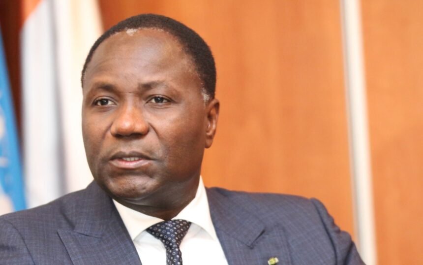 Productivité: Un portrait de Mamadou Sangafowa-Coulibaly, ministre ivoirien des Mines, du Pétrole et de l'Énergie, en mars 2026, alors qu'il dirige la stratégie nationale visant à transformer le secteur extractif en un pilier économique majeur grâce aux partenariats internationaux et à l'initiative SIREXE 2026.