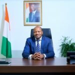 Institutional Agility: Le siège officiel ou un événement promotionnel du Guichet Unique de Développement des PME (GUDE-PME) à Abidjan en mars 2026, mettant en avant la plateforme centralisée du gouvernement ivoirien pour le financement, l'encadrement et l'appui régional aux entreprises locales.