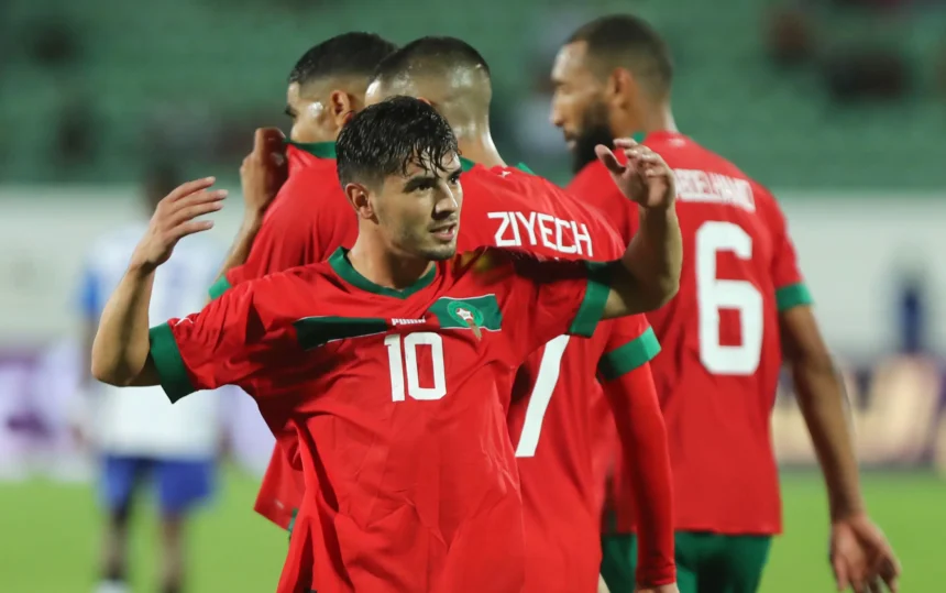 Football: Le Marocain Brahim Díaz célébrant les bras levés, représentant les Lions de l'Atlas officiellement sacrés champions de la CAN 2025 en mars 2026 suite à la décision controversée de la CAF d'annuler le résultat de la finale contre le Sénégal.