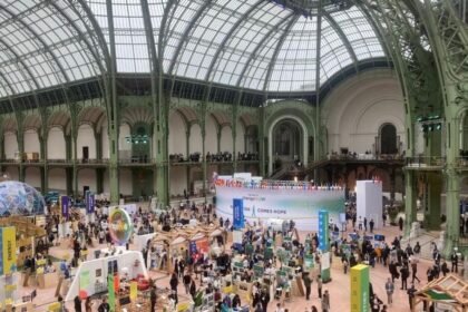 Souveraineté Énergétique: Des membres de la délégation du gouvernement ivoirien et de jeunes innovateurs au Sommet ChangeNOW 2026 au Grand Palais, à Paris, le 30 mars 2026, promouvant les solutions durables portées par la jeunesse ivoirienne et les partenariats mondiaux pour l'innovation.