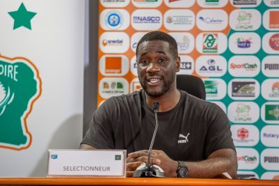 Performance: Le sélectionneur de la Côte d'Ivoire, Emerse Faé, s'exprimant lors d'une conférence de presse à Abidjan le 18 mars 2026, où il a dévoilé la liste des joueurs et le plan stratégique pour les prochains matchs amicaux internationaux contre la Corée du Sud et l'Écosse.