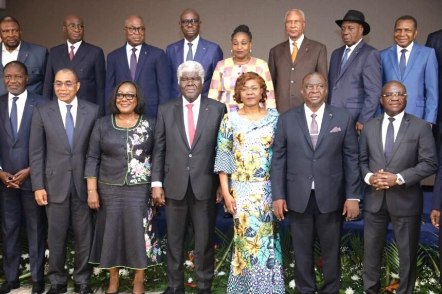 Partenariat Stratégique: Une infographie officielle ou une diapositive de présentation du Plan National de Développement (PND) 2026–2030 de la Côte d'Ivoire, détaillant la stratégie d'investissement de 206,5 milliards de dollars visant à atteindre le statut de pays à revenu intermédiaire de la tranche supérieure via six piliers stratégiques de transformation