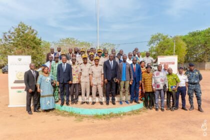 Souveraineté: Membres du sous-comité technique du Prix National d'Excellence posant avec les autorités locales à San Pedro en mars 2026, marquant la première étape de la caravane nationale de promotion des candidatures pour l'édition 2026.