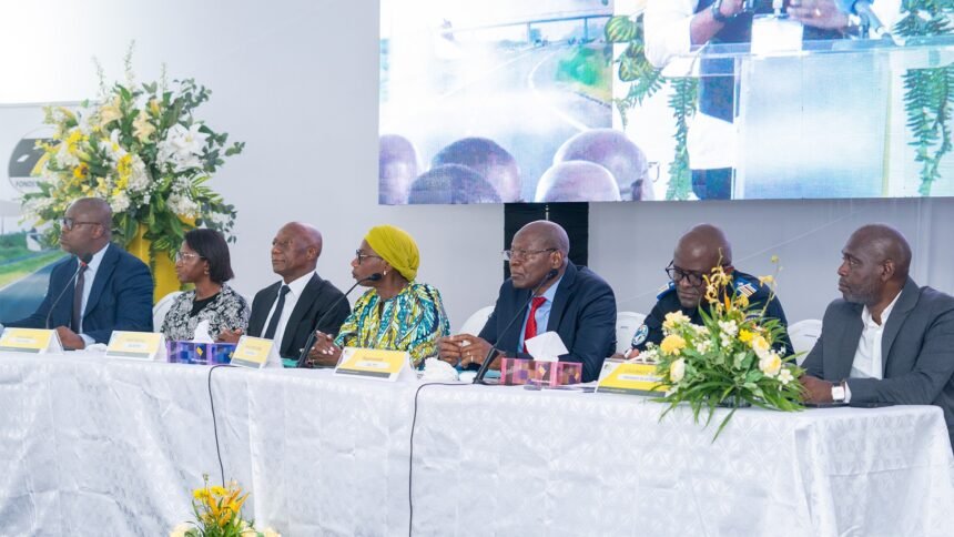 remorquage: Un document officiel affichant la grille tarifaire normalisée de remorquage 2026 pour Abidjan, en Côte d'Ivoire, détaillant les tarifs fixes pour l'enlèvement et la mise en fourrière des véhicules afin de garantir la transparence et d'éviter les surcharges par les opérateurs de dépannage.