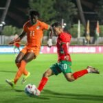 Sporting Excellence: Action de jeu de l'équipe nationale de football U-23 de Côte d'Ivoire lors de leur match nul 2-2 contre le Maroc en match amical international à Salé, le 30 mars 2026, illustrant une démonstration d'excellence sportive et de résilience.