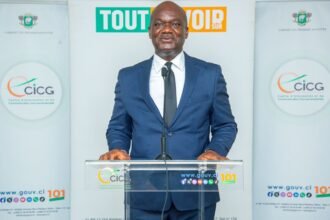 Efficacité Administrative: Yves-Alain Ouloto, Directeur de la Qualité et de l'Accompagnement du Changement au ministère ivoirien de la Fonction Publique, s'exprimant à Abidjan le 31 mars 2026 sur les réformes ayant réduit les délais de traitement des réclamations à 7 jours et accéléré le paiement des salaires des fonctionnaires.
